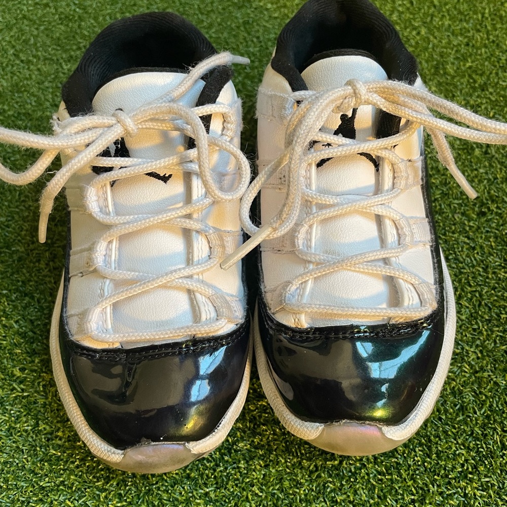 Air Jordan 11 Retro Low Emerald 9c